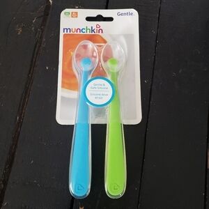 Munchkin NIP Baby 4+ Gentle Soft Spoons Feeding Blue Green Clear